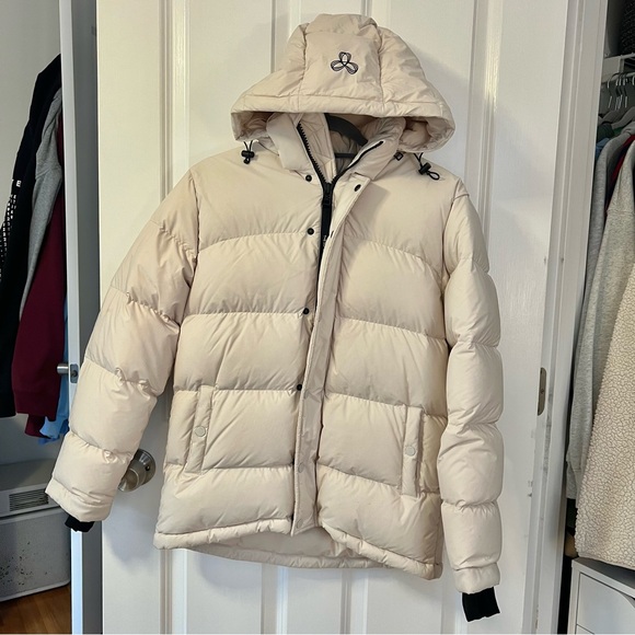 Aritzia Tna THE SUPER PUFF - cliMATTE - in Matte Pearl - Picture 2 of 15